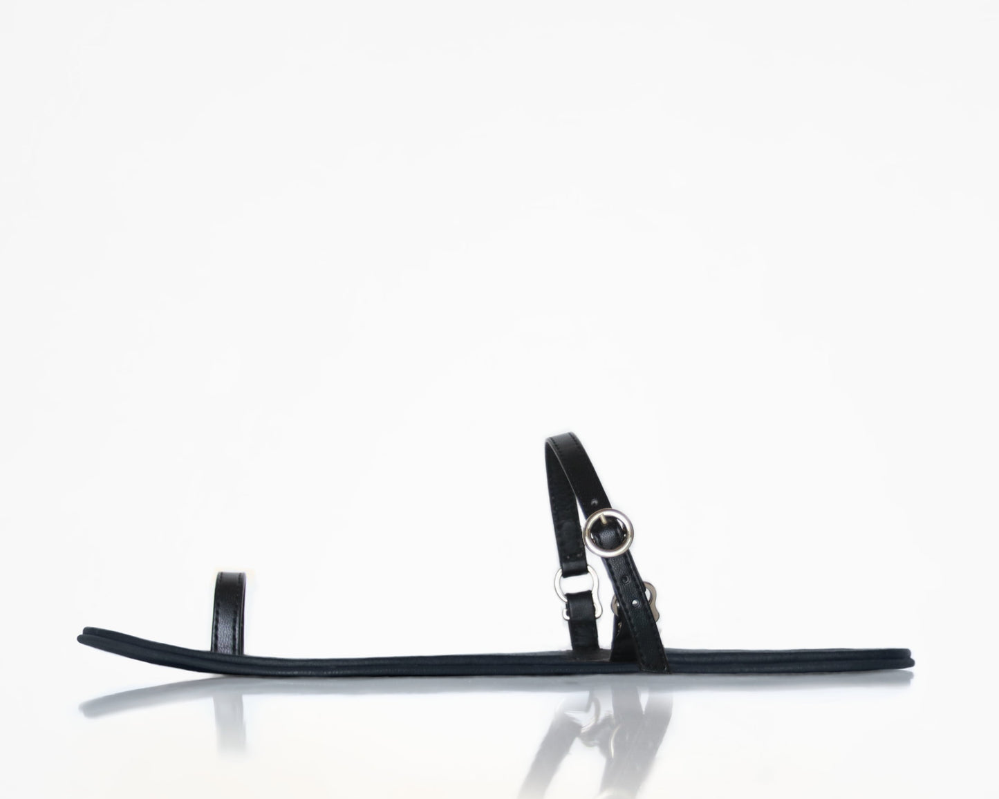 »Black Beauty« flache Riemchen-Sandalen